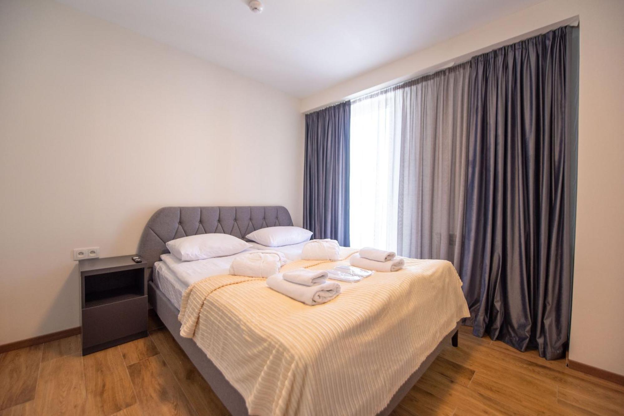 Atrium Apartment *