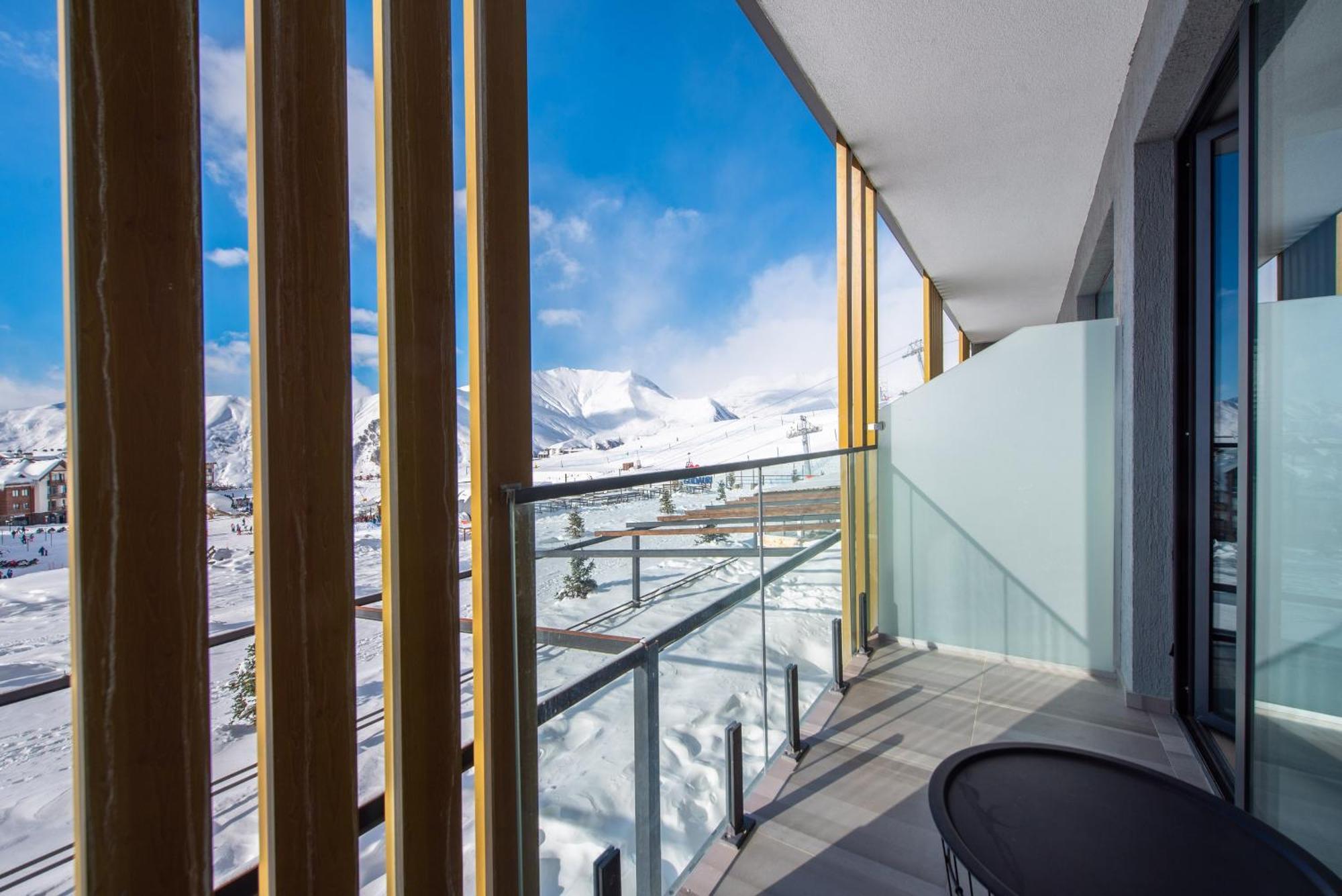 Atrium Apartment *