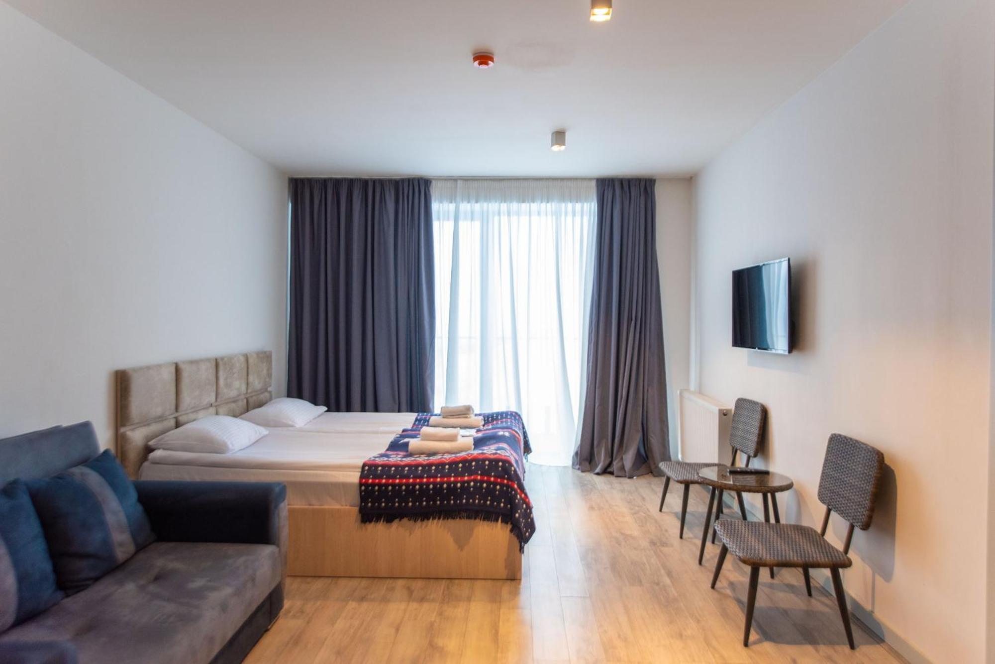 Atrium Apartment *