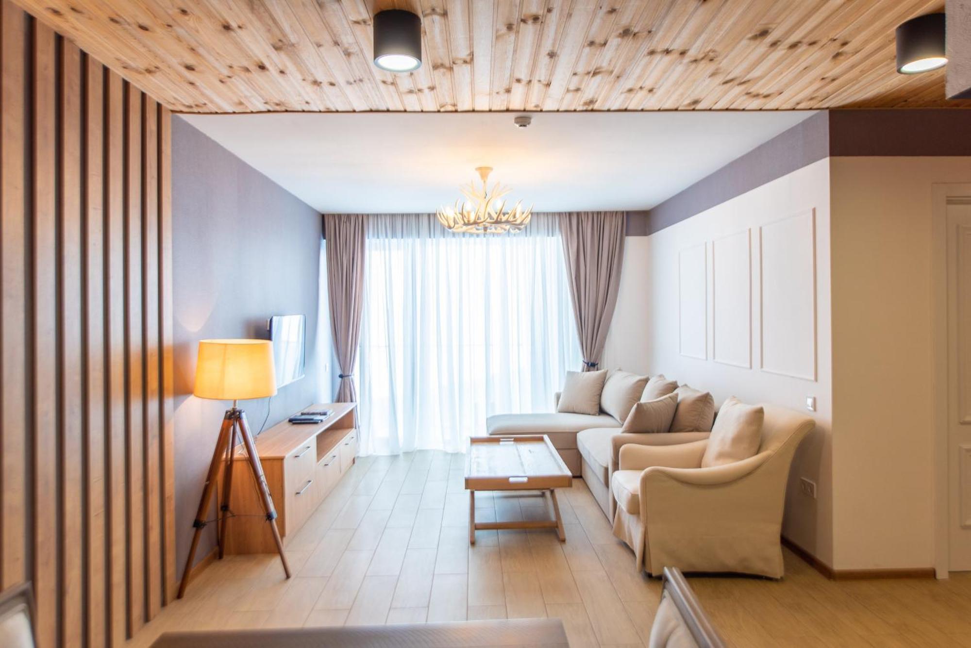 Atrium Apartment *