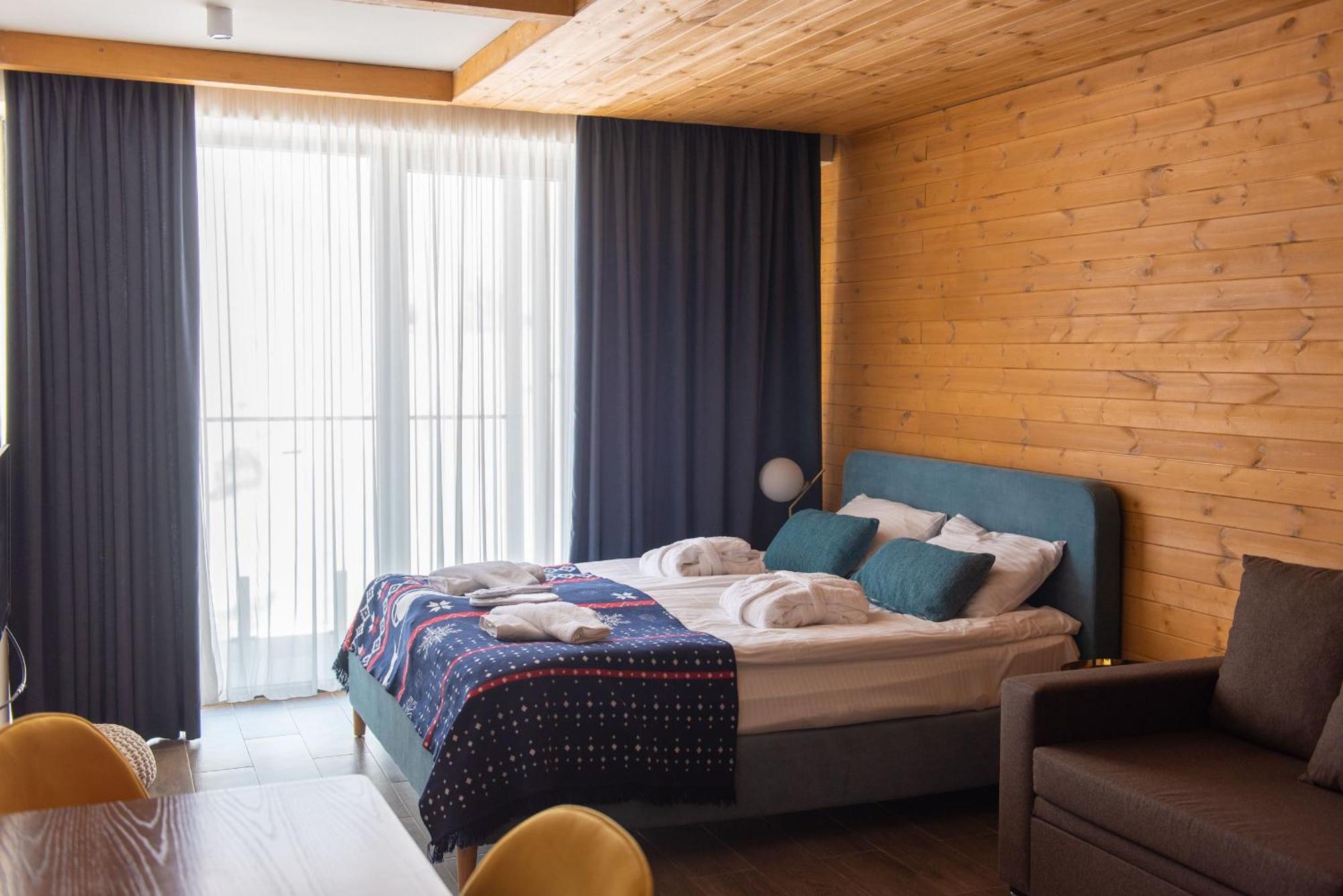 Atrium Apartment *